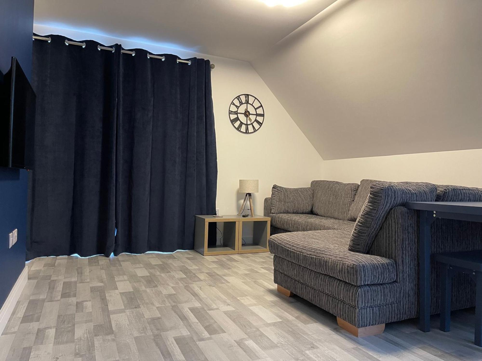 Lochside Loft - Self Catering Apartment For 2 In A Great Location For Inverness Airport And Both Cabot Highlands & Nairn Golf Courses Bagian luar foto
