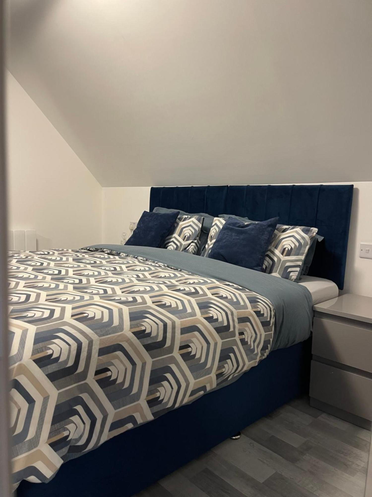 Lochside Loft - Self Catering Apartment For 2 In A Great Location For Inverness Airport And Both Cabot Highlands & Nairn Golf Courses Bagian luar foto