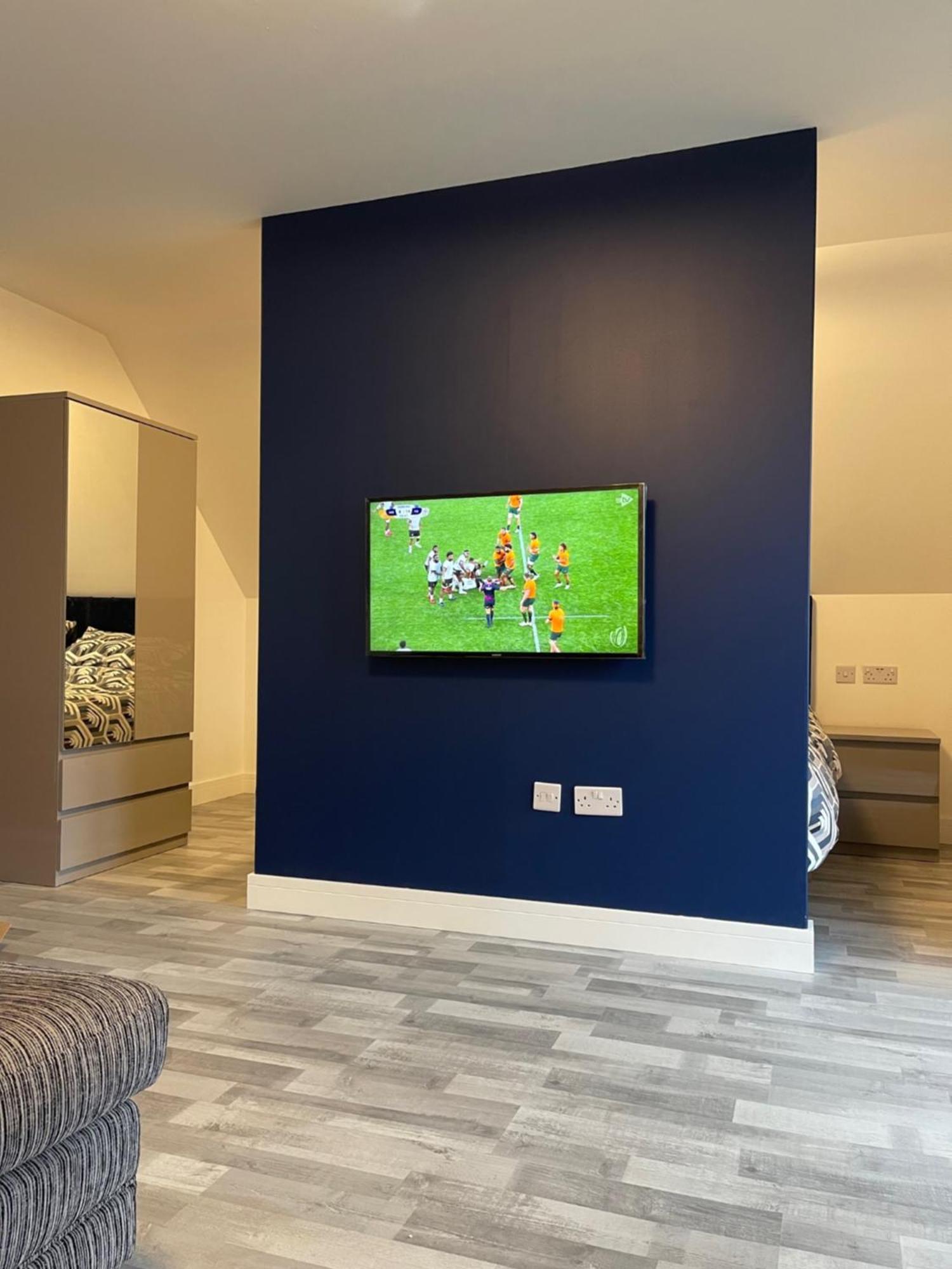 Lochside Loft - Self Catering Apartment For 2 In A Great Location For Inverness Airport And Both Cabot Highlands & Nairn Golf Courses Bagian luar foto