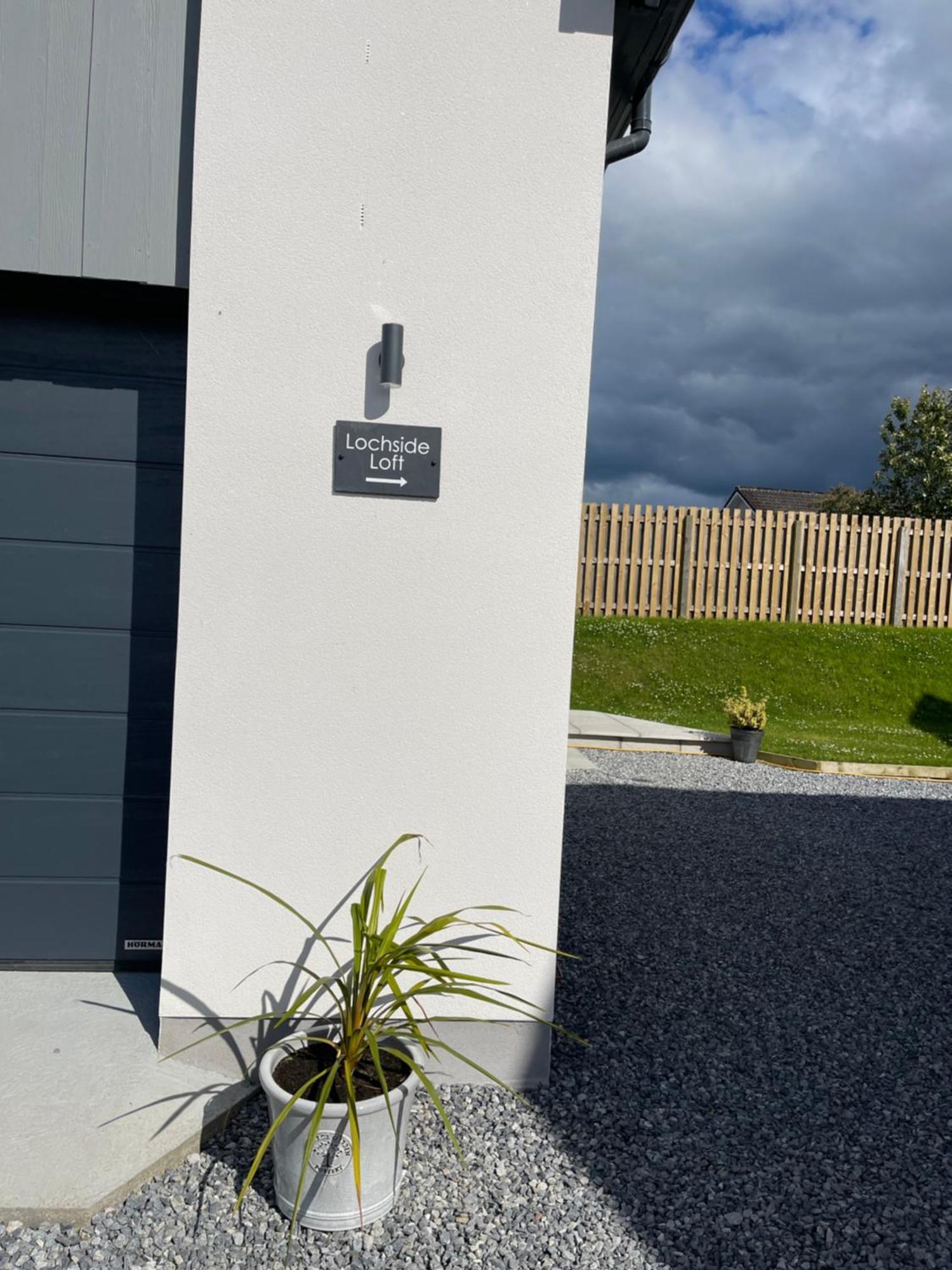 Lochside Loft - Self Catering Apartment For 2 In A Great Location For Inverness Airport And Both Cabot Highlands & Nairn Golf Courses Bagian luar foto